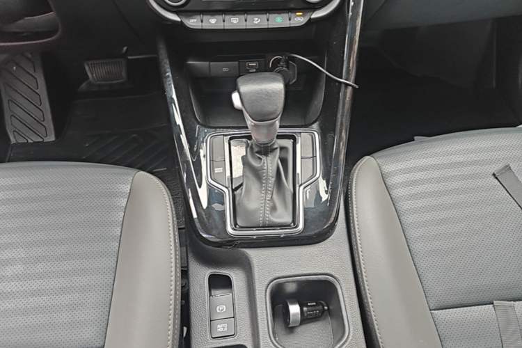 Used Kia Sportage R 2019 2.0L Automatic Smart Luxury Edition Gear Lever