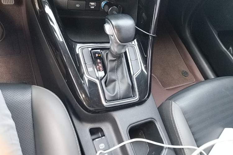 Used Kia Sportage R 2019 2.0L Automatic Smart Luxury Edition Gear Lever