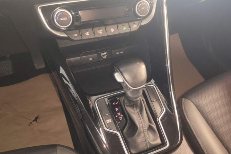 Used Kia Sportage R 2019 2.0L Automatic Smart Luxury Edition Gear Lever