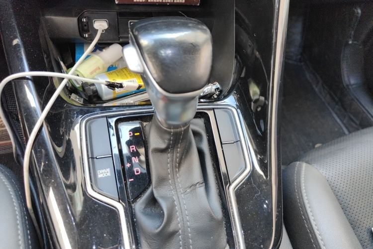 Used Kia Sportage R 2019 2.0L Automatic Smart Luxury Edition Gear Lever