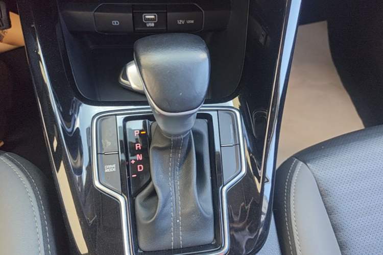 Used Kia Sportage R 2019 2.0L Automatic Smart Luxury Edition Gear Lever