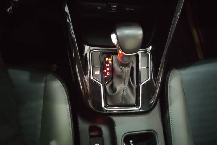 Used Kia Sportage R 2019 2.0L Automatic Smart Luxury Edition Gear Lever
