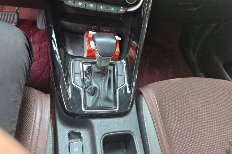 Used Kia Sportage R 2019 2.0L Automatic Smart Luxury Edition Gear Lever