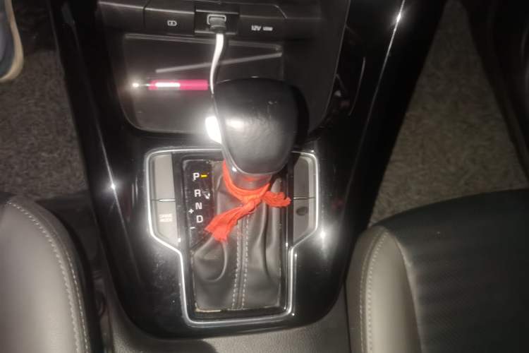 Used Kia Sportage R 2019 2.0L Automatic Smart Luxury Edition Gear Lever