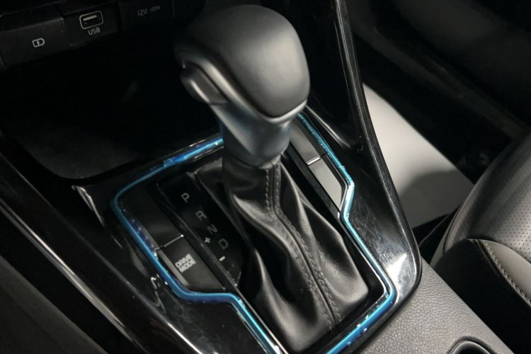 Used Kia Sportage R 2019 2.0L Automatic Smart Luxury Edition Gear Lever