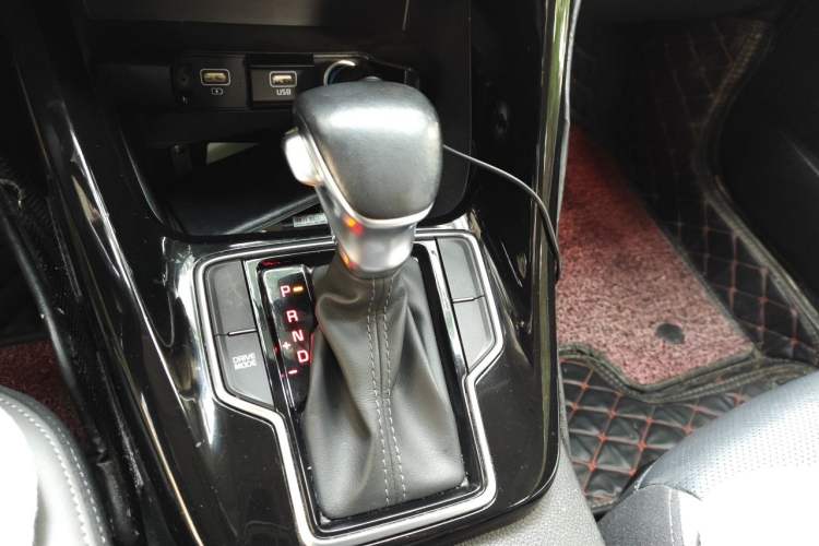 Used Kia Sportage R 2019 2.0L Automatic Smart Luxury Edition Gear Lever