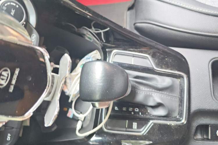Used Kia Sportage R 2019 2.0L Automatic Smart Luxury Edition Gear Lever