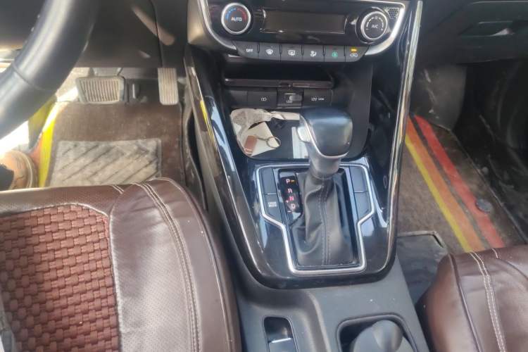 Used Kia Sportage R 2019 2.0L Automatic Smart Luxury Edition Gear Lever