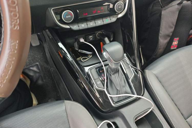 Used Kia Sportage R 2019 2.0L Automatic Smart Luxury Edition Gear Lever