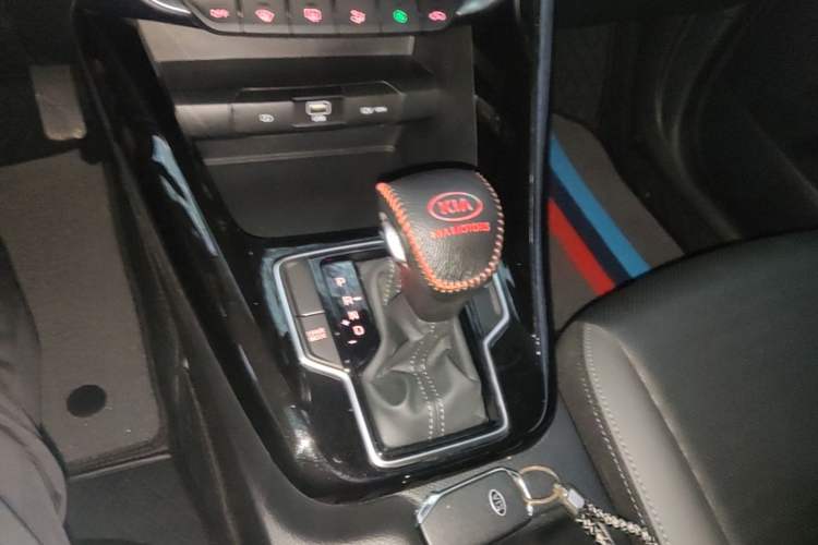 Used Kia Sportage R 2019 2.0L Automatic Smart Luxury Edition Gear Lever