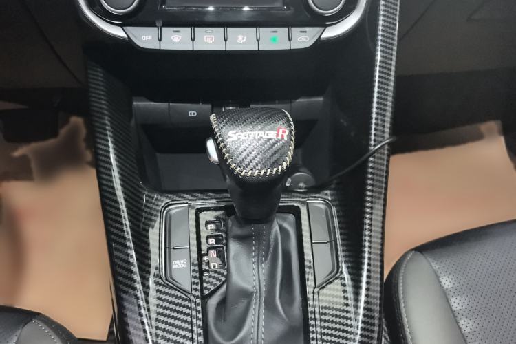 Used Kia Sportage R 2019 2.0L Automatic Smart Luxury Edition Gear Lever