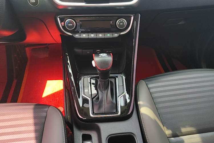 Used Kia Sportage R 2019 2.0L Automatic Smart Luxury Edition Gear Lever