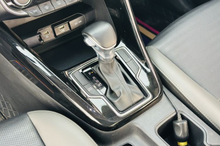 Used Kia Sportage R 2019 2.0L Automatic Smart Luxury Edition Gear Lever