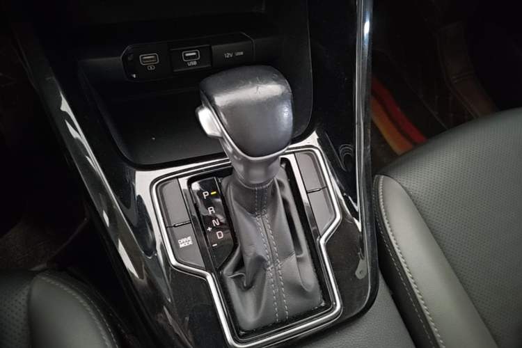 Used Kia Sportage R 2019 2.0L Automatic Smart Luxury Edition Gear Lever