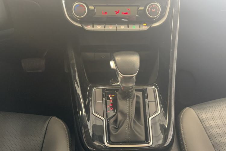 Used Kia Sportage R 2019 2.0L Automatic Smart Luxury Edition Gear Lever