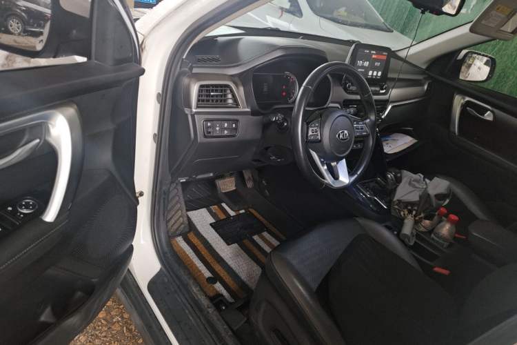 Used Kia Sportage R 2019 2.0L Automatic Smart Luxury Edition Interior 3