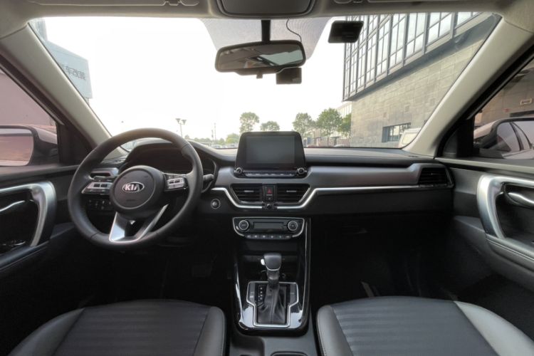 Used Kia Sportage R 2019 2.0L Automatic Smart Luxury Edition Interior 3