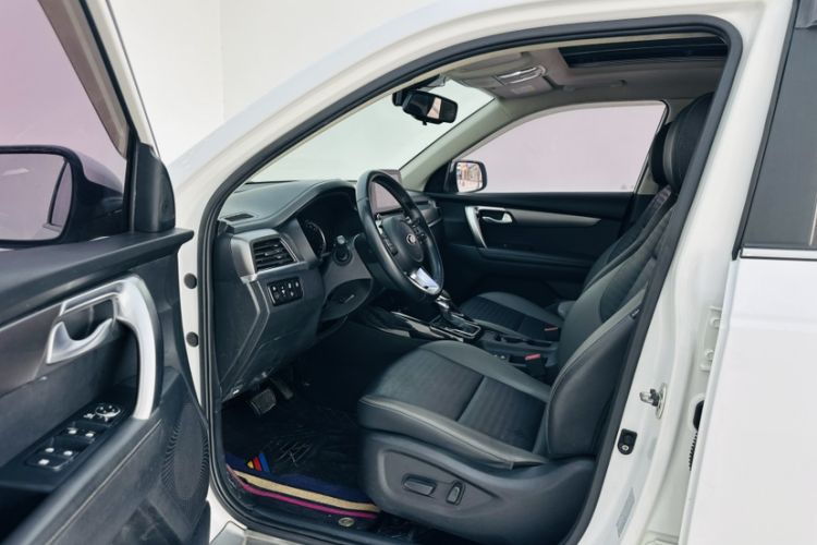 Used Kia Sportage R 2019 2.0L Automatic Smart Luxury Edition Interior 3