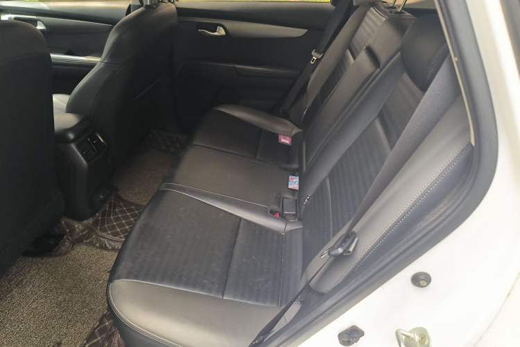 Used Kia Sportage R 2019 2.0L Automatic Smart Luxury Edition Interior 4