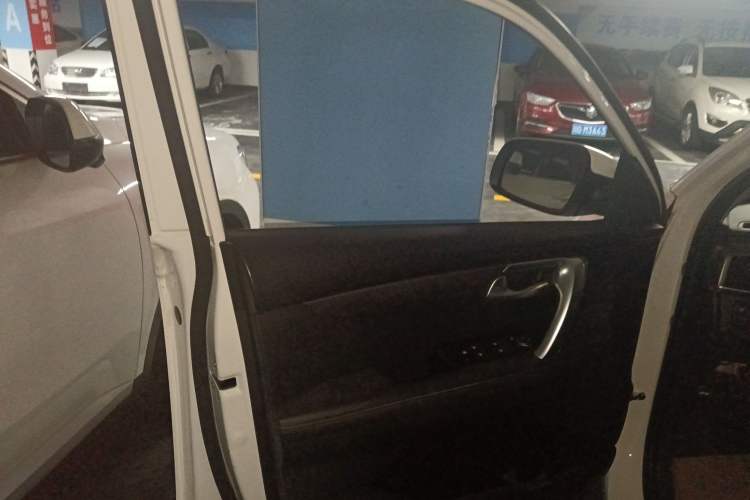 Used Kia Sportage R 2019 2.0L Automatic Smart Luxury Edition Left Front Door Interior
