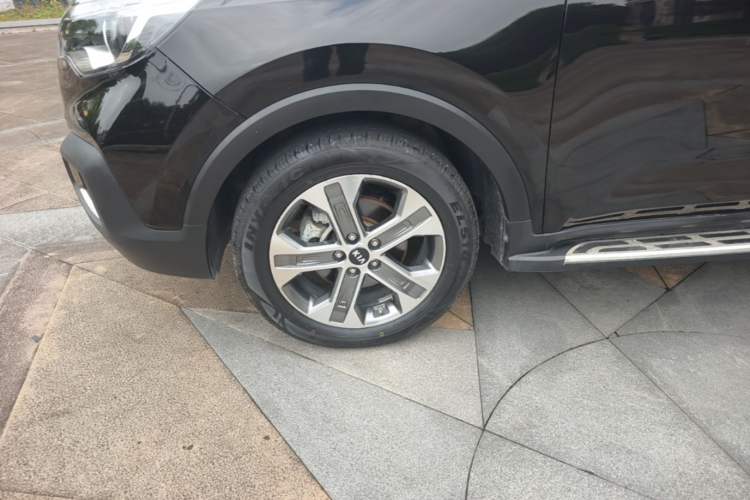 Used Kia Sportage R 2019 2.0L Automatic Smart Luxury Edition Left Front Wheel Hub