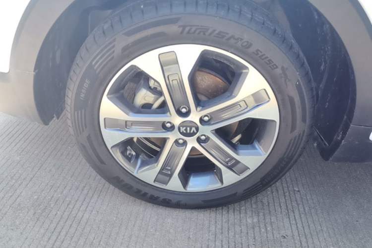 Used Kia Sportage R 2019 2.0L Automatic Smart Luxury Edition Left Front Wheel Hub
