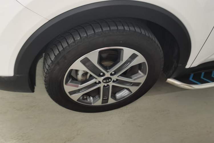 Used Kia Sportage R 2019 2.0L Automatic Smart Luxury Edition Left Front Wheel Hub