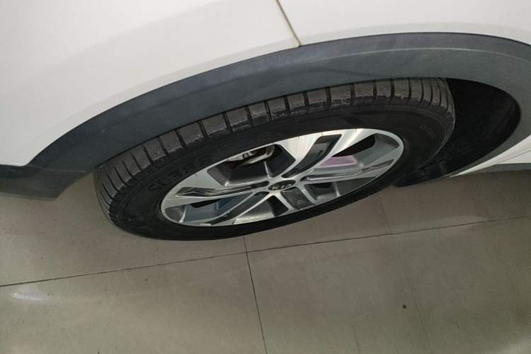 Used Kia Sportage R 2019 2.0L Automatic Smart Luxury Edition Left Front Wheel Hub