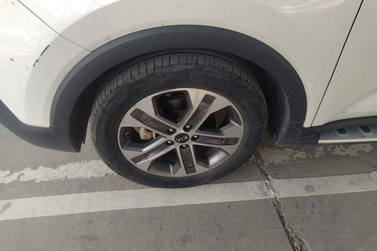 Used Kia Sportage R 2019 2.0L Automatic Smart Luxury Edition Left Front Wheel Hub