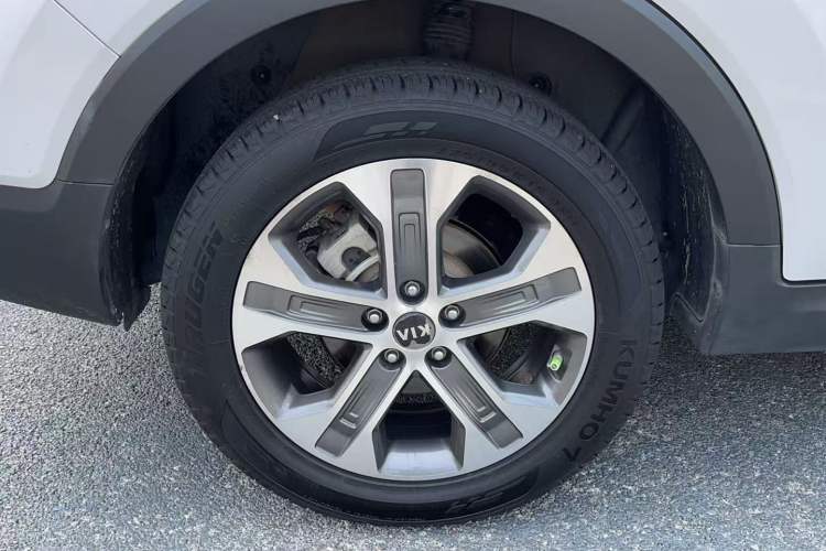 Used Kia Sportage R 2019 2.0L Automatic Smart Luxury Edition Left Front Wheel Hub