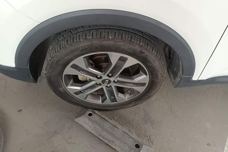 Used Kia Sportage R 2019 2.0L Automatic Smart Luxury Edition Left Front Wheel Hub