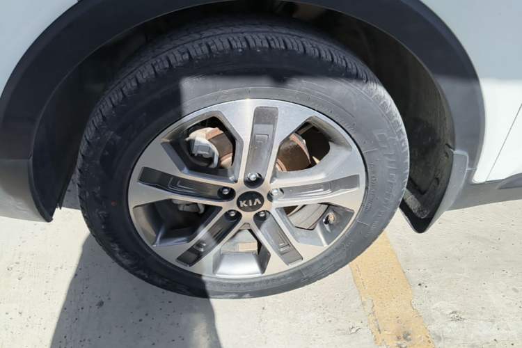 Used Kia Sportage R 2019 2.0L Automatic Smart Luxury Edition Left Front Wheel Hub