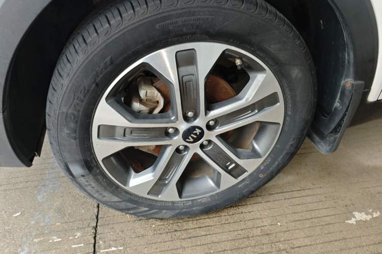 Used Kia Sportage R 2019 2.0L Automatic Smart Luxury Edition Left Front Wheel Hub