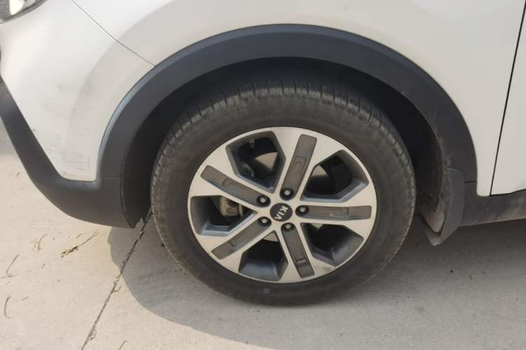 Used Kia Sportage R 2019 2.0L Automatic Smart Luxury Edition Left Front Wheel Hub