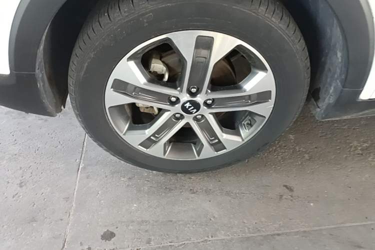 Used Kia Sportage R 2019 2.0L Automatic Smart Luxury Edition Left Front Wheel Hub