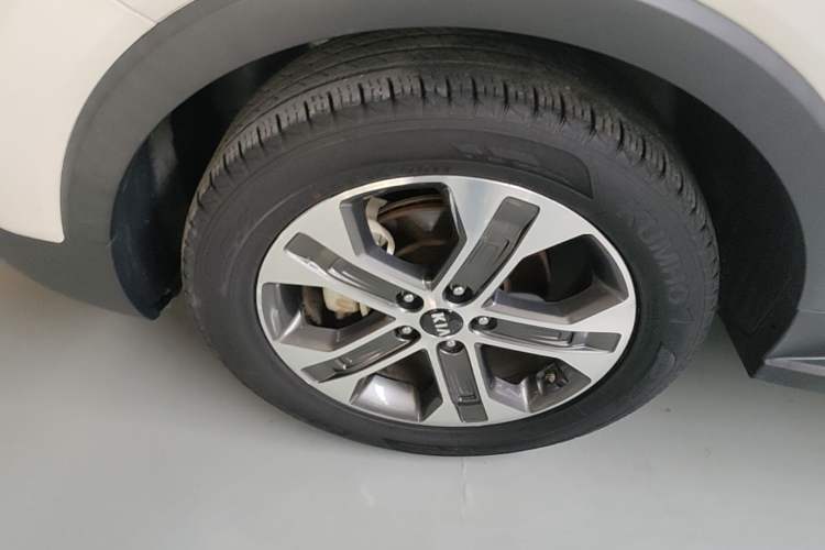 Used Kia Sportage R 2019 2.0L Automatic Smart Luxury Edition Left Front Wheel Hub