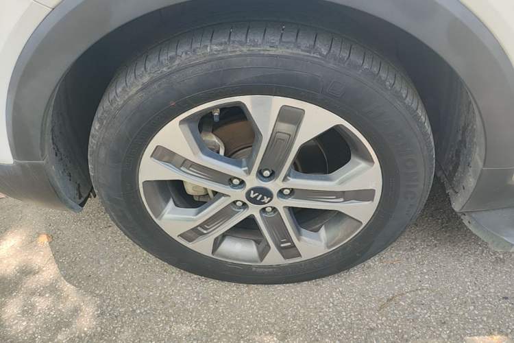 Used Kia Sportage R 2019 2.0L Automatic Smart Luxury Edition Left Front Wheel Hub