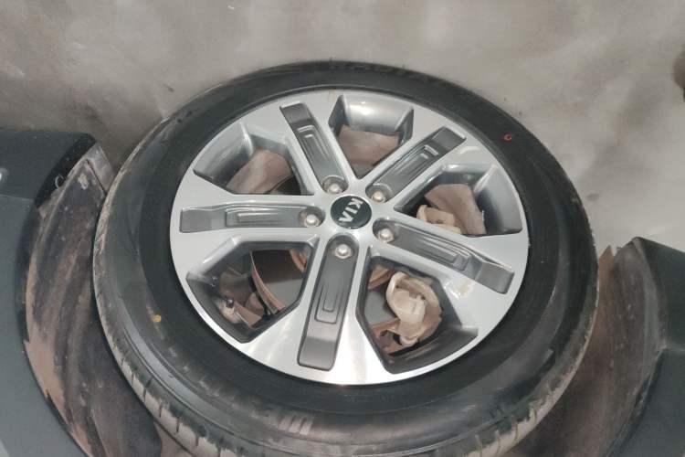 Used Kia Sportage R 2019 2.0L Automatic Smart Luxury Edition Left Front Wheel Hub