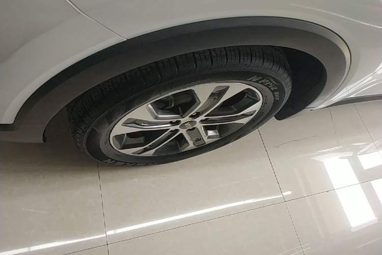 Used Kia Sportage R 2019 2.0L Automatic Smart Luxury Edition Left Front Wheel Hub