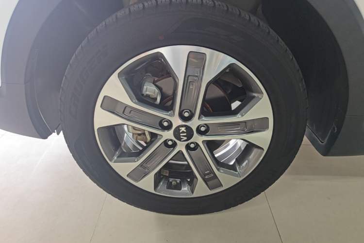 Used Kia Sportage R 2019 2.0L Automatic Smart Luxury Edition Left Front Wheel Hub