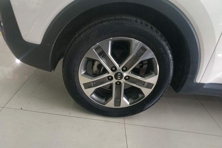 Used Kia Sportage R 2019 2.0L Automatic Smart Luxury Edition Left Front Wheel Hub