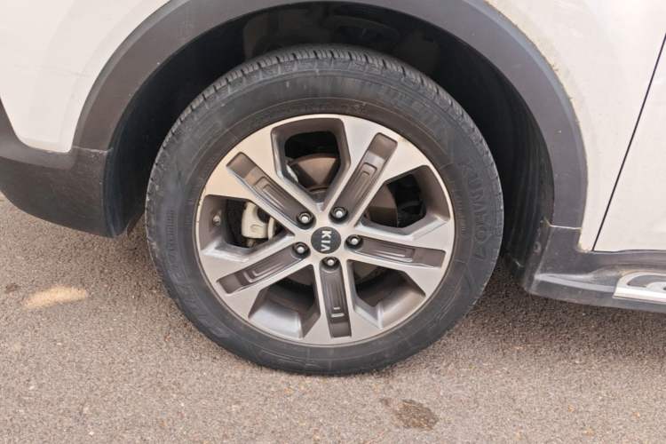 Used Kia Sportage R 2019 2.0L Automatic Smart Luxury Edition Left Front Wheel Hub