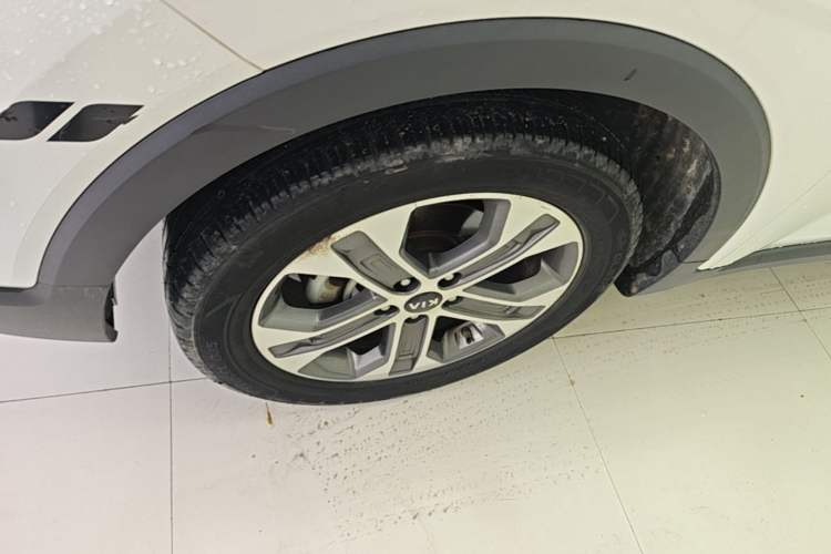 Used Kia Sportage R 2019 2.0L Automatic Smart Luxury Edition Left Front Wheel Hub