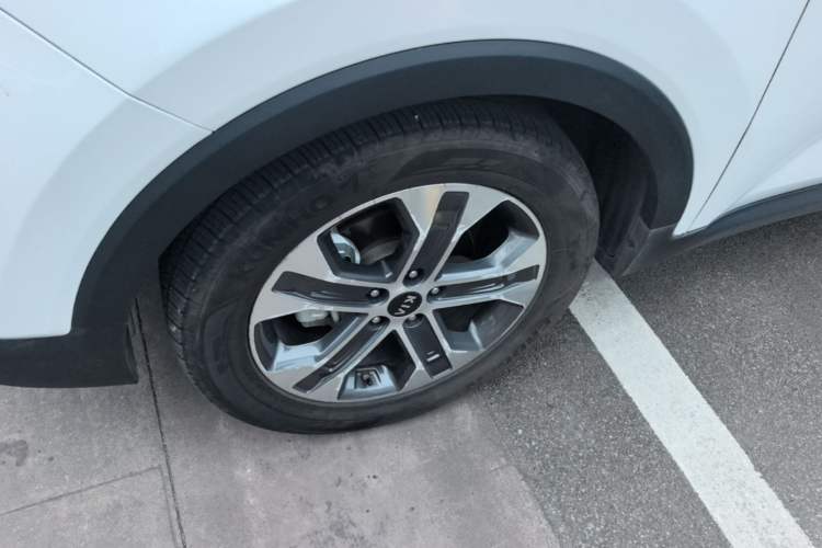 Used Kia Sportage R 2019 2.0L Automatic Smart Luxury Edition Left Front Wheel Hub