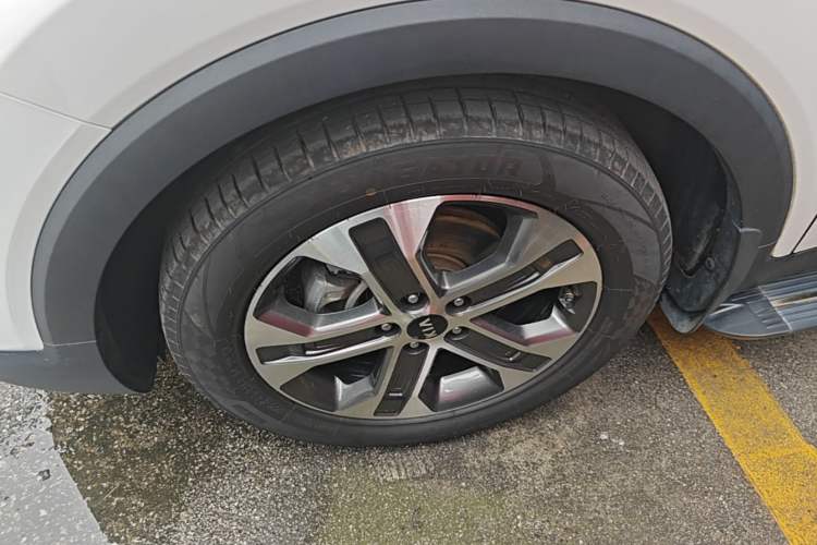 Used Kia Sportage R 2019 2.0L Automatic Smart Luxury Edition Left Front Wheel Hub