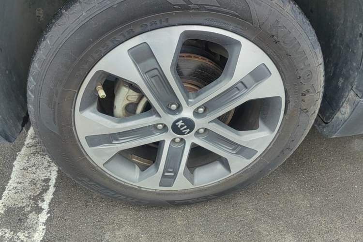 Used Kia Sportage R 2019 2.0L Automatic Smart Luxury Edition Left Front Wheel Hub