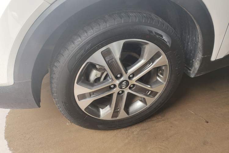 Used Kia Sportage R 2019 2.0L Automatic Smart Luxury Edition Left Front Wheel Hub