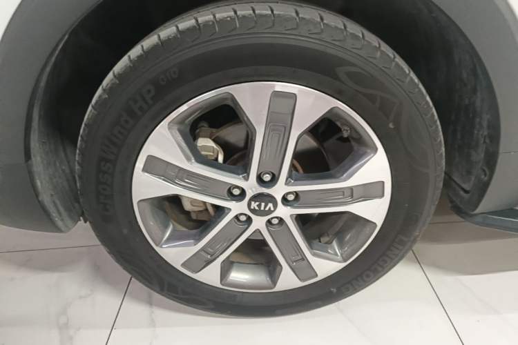 Used Kia Sportage R 2019 2.0L Automatic Smart Luxury Edition Left Front Wheel Hub