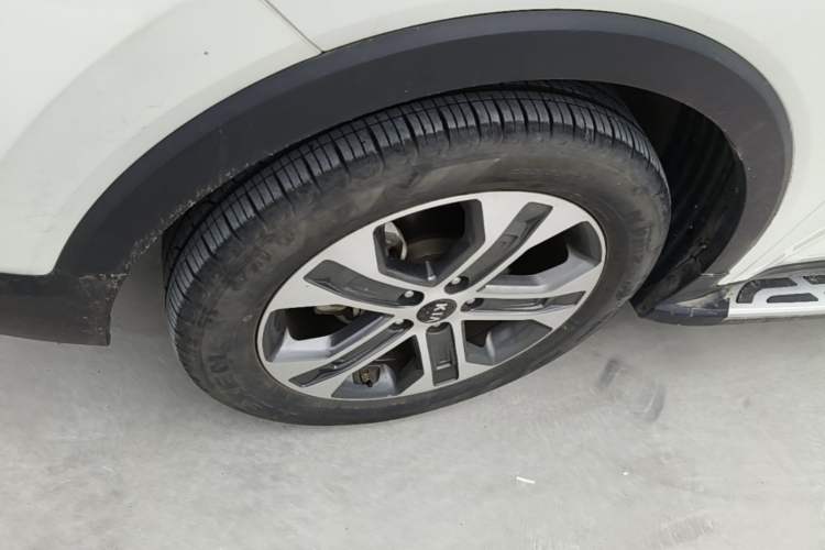 Used Kia Sportage R 2019 2.0L Automatic Smart Luxury Edition Left Front Wheel Hub