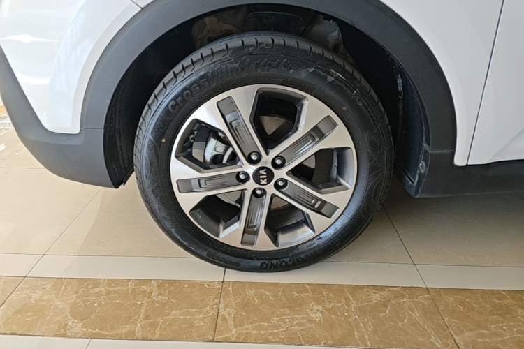 Used Kia Sportage R 2019 2.0L Automatic Smart Luxury Edition Left Front Wheel Hub
